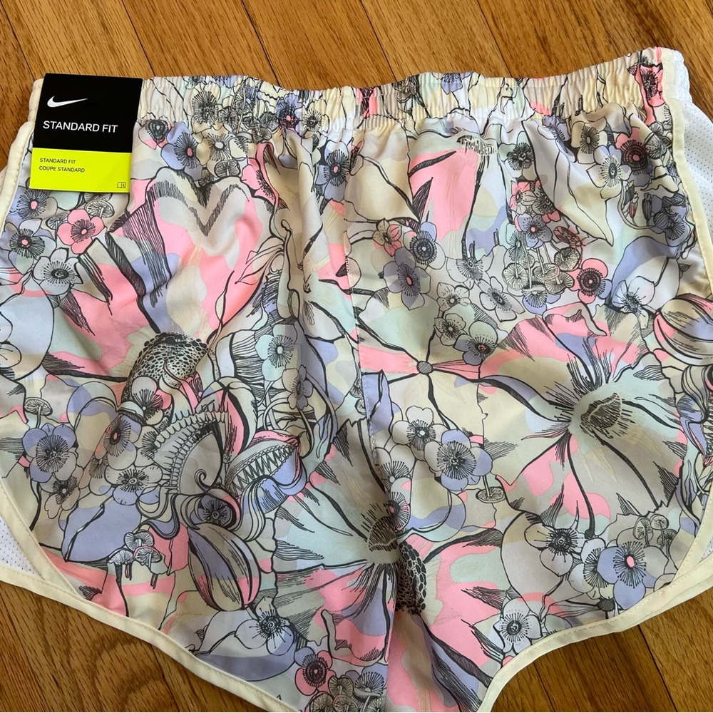 Girls Nike Running Short NWT Size L